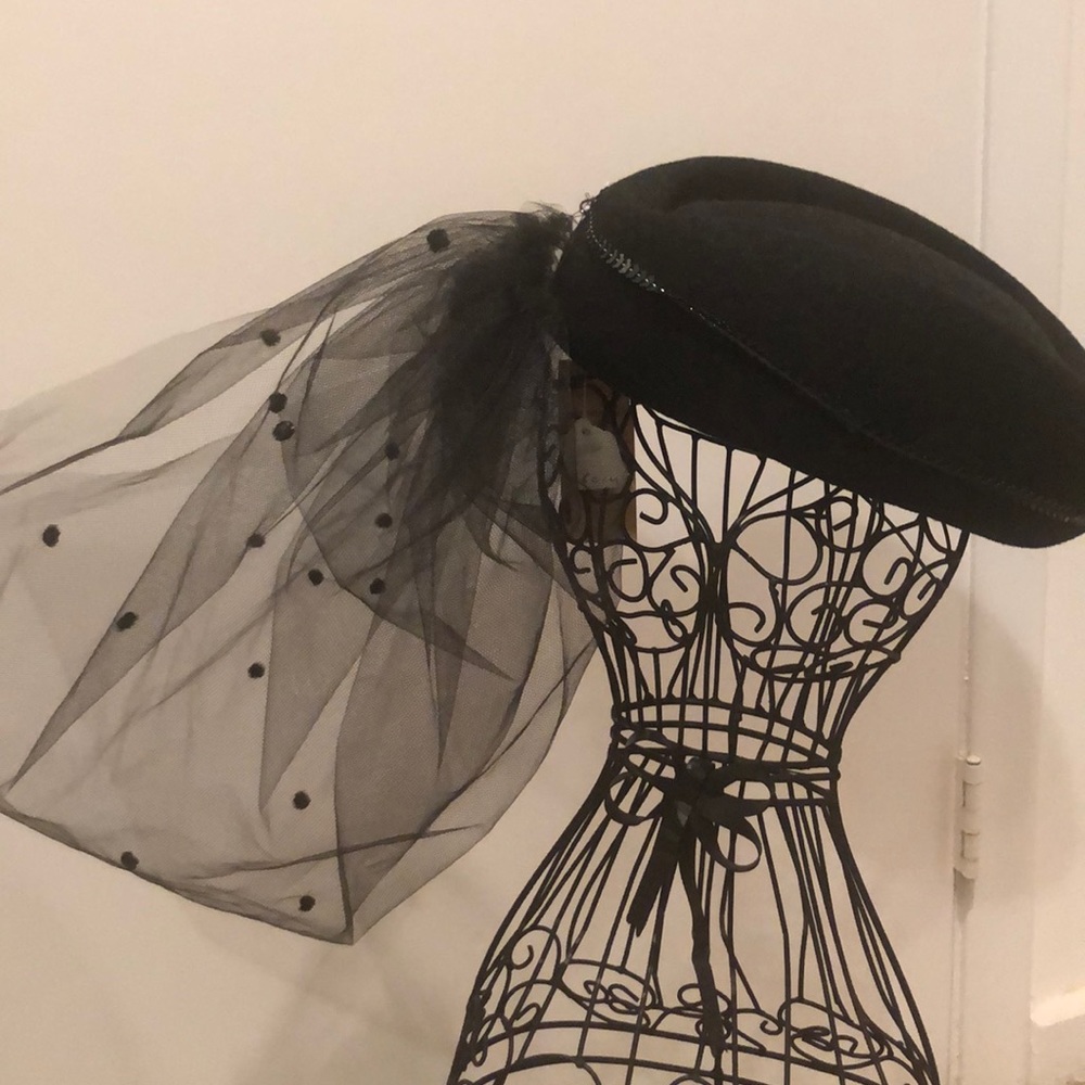 Gorgeous vintage hat with tulleand chin strap New